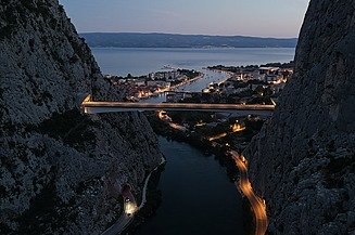 Most Cetina noću